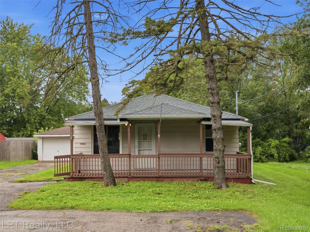 3385 N Genesee Road N, Flint