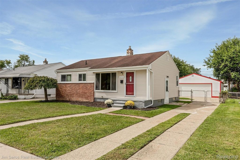 6741 Deering Street, Garden City