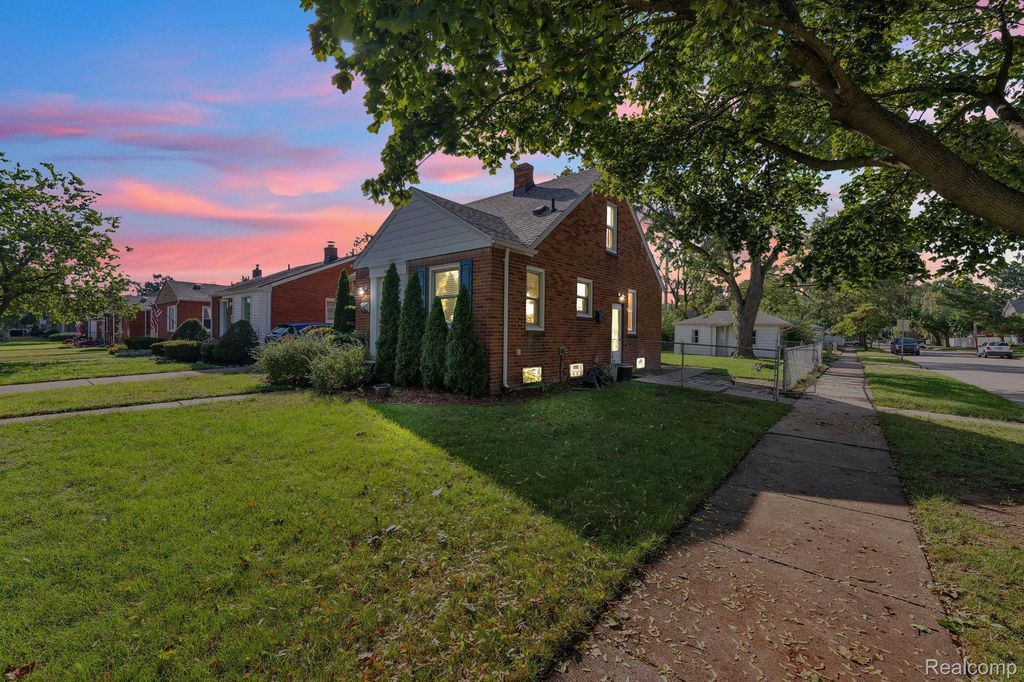 24163 Ross Street, Dearborn