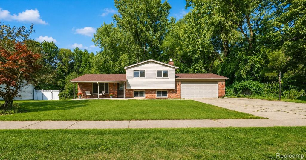 2877 Burgess Hill Drive, Waterford