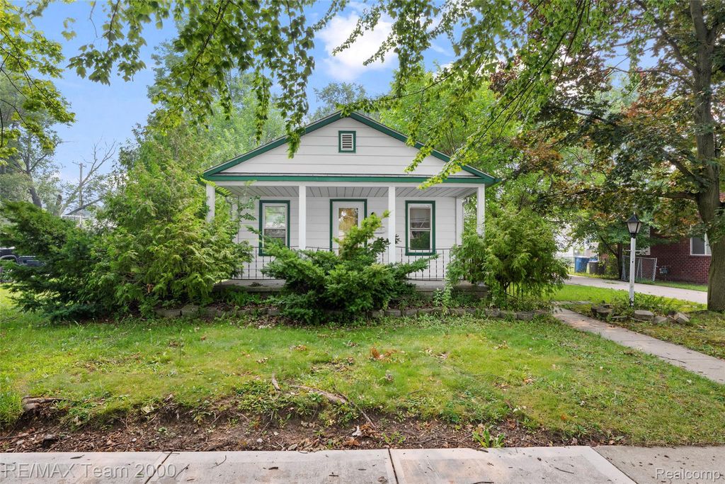 6176 N Gulley Road, Dearborn Heights
