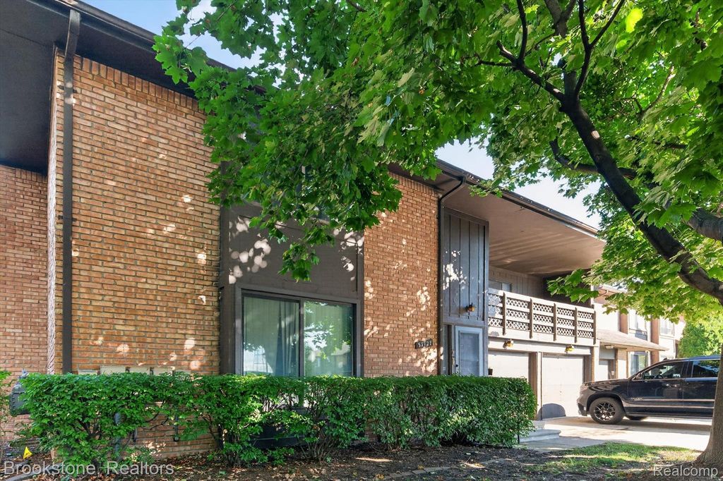 37128 Clubhouse Drive 37, Sterling Heights