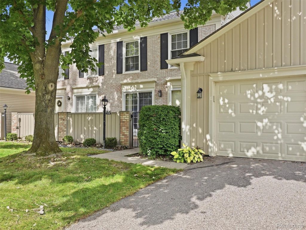1204 Kings Cove Drive, Rochester Hills