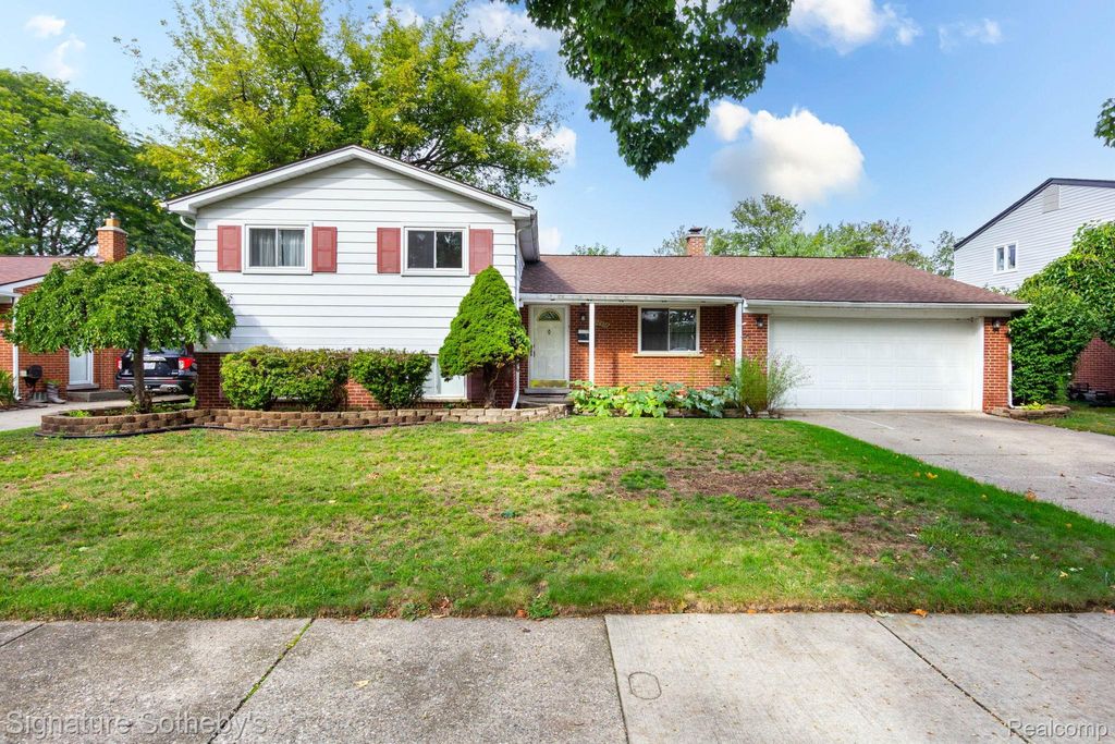 32478 Washington Street, Livonia