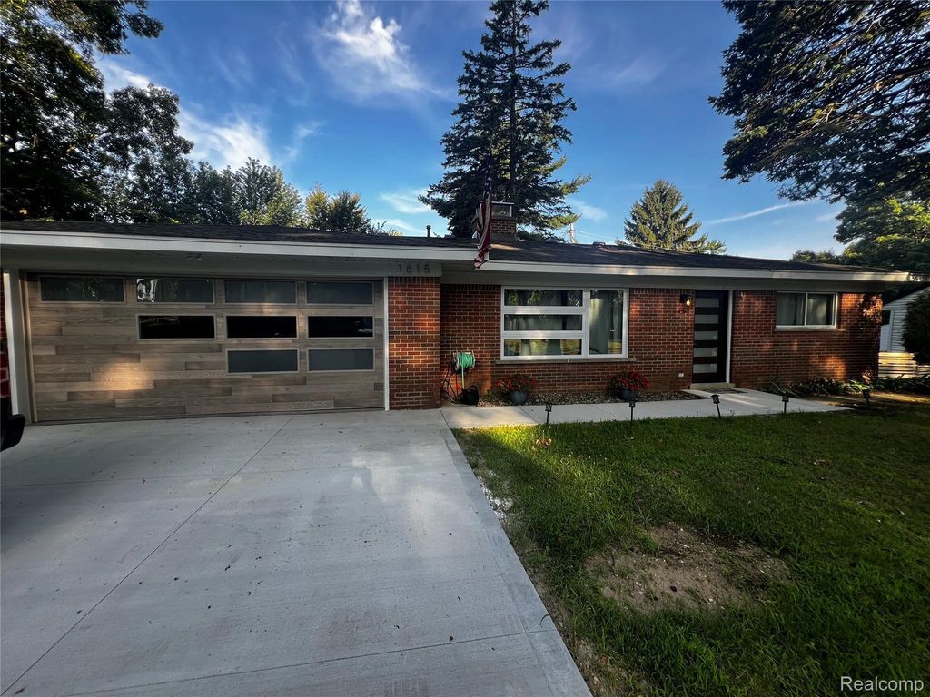 1615 Ladd Road, Wolverine Lake