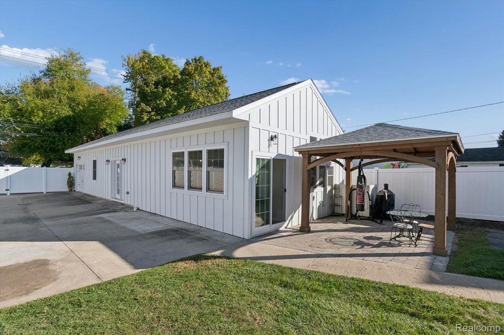 129 South Street, Belleville