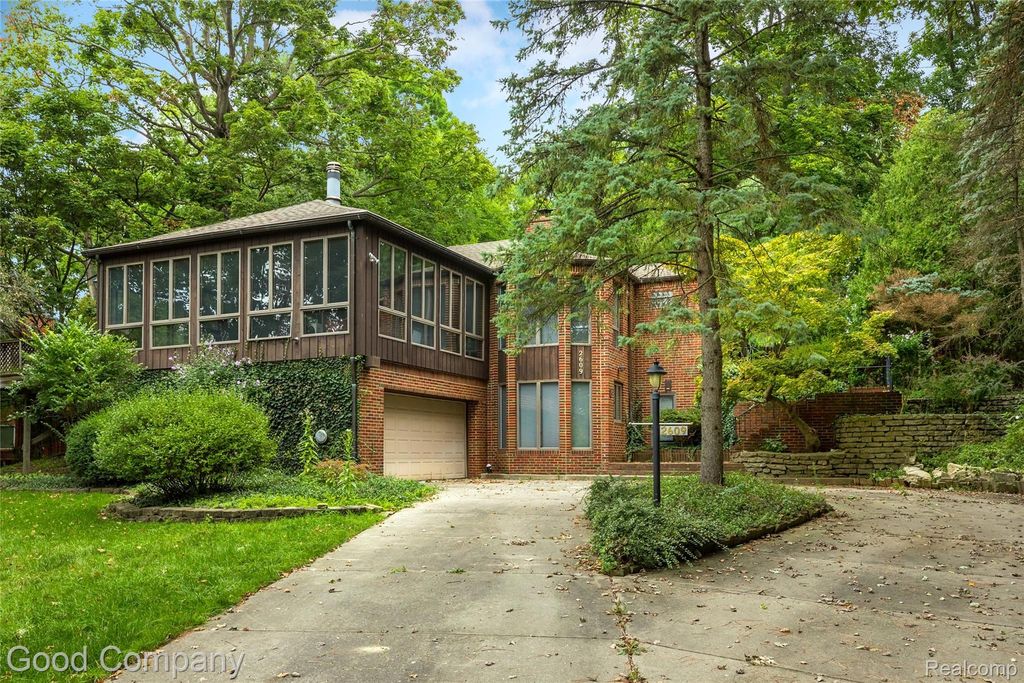 2609 Vinsetta Boulevard, Royal Oak