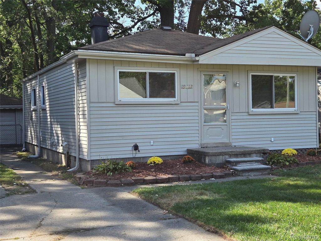 19813 Inkster Road W, Livonia