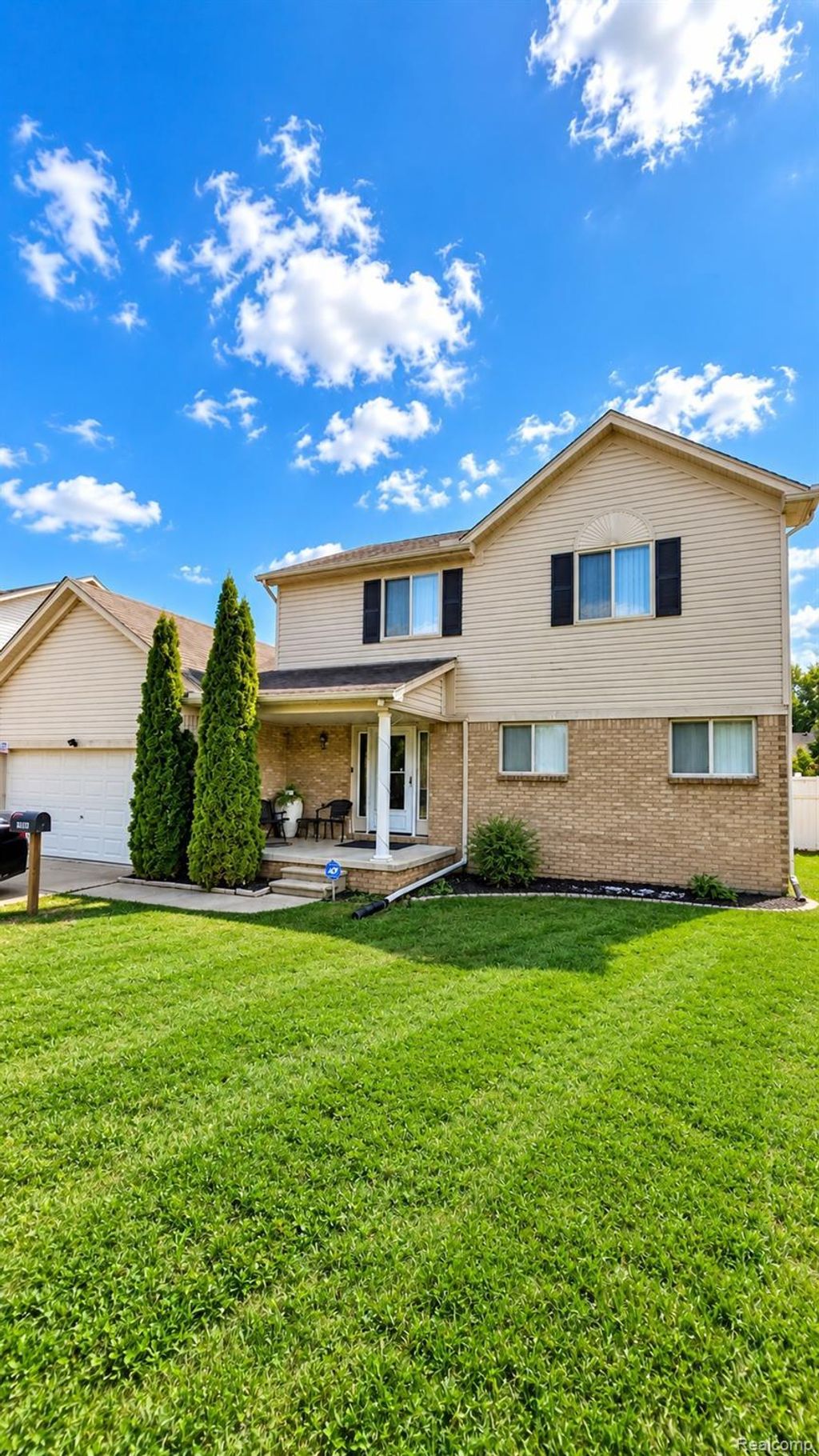 15818 E 14 Mile Road, Fraser
