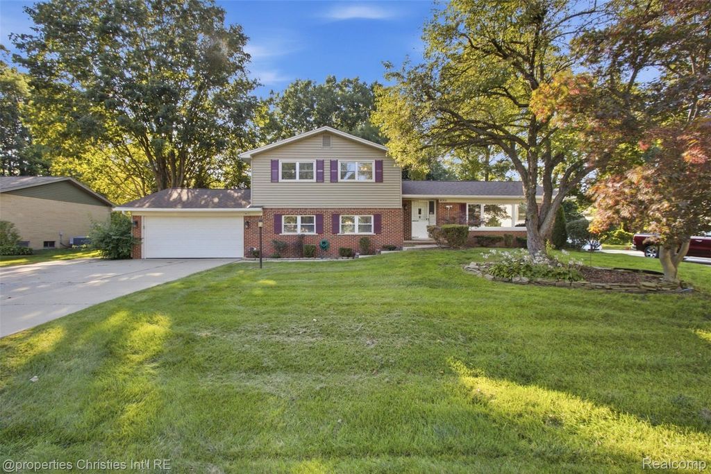 36521 Gloucester Drive, Clinton Twp