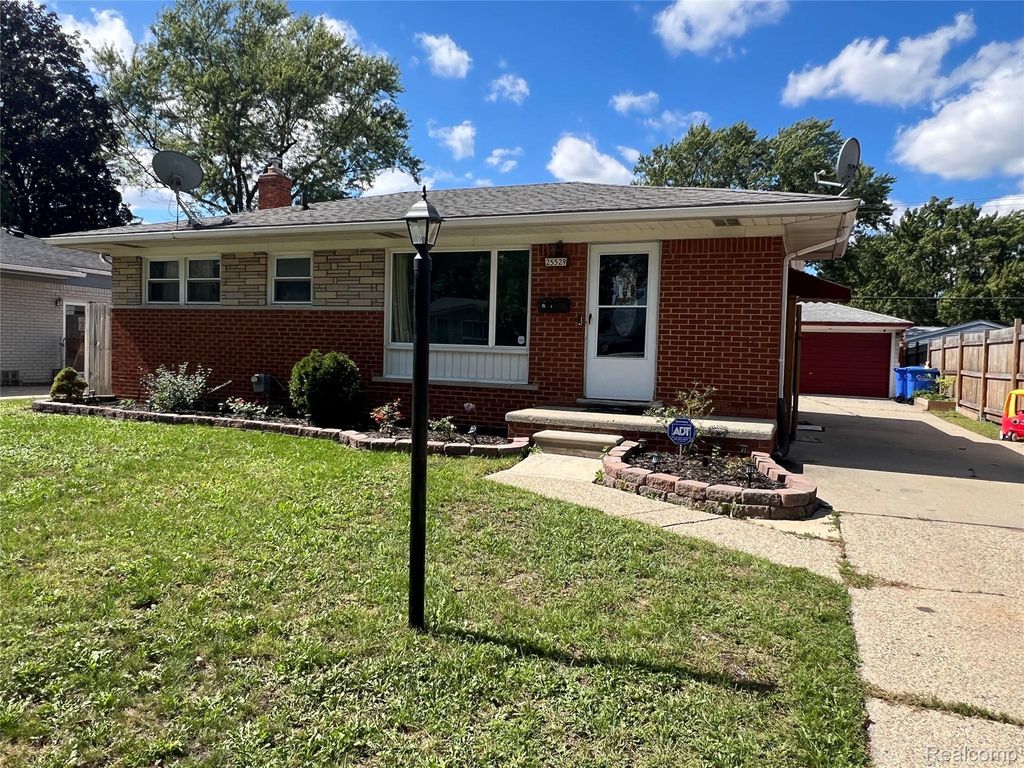 25529 Marilyn Avenue, Warren