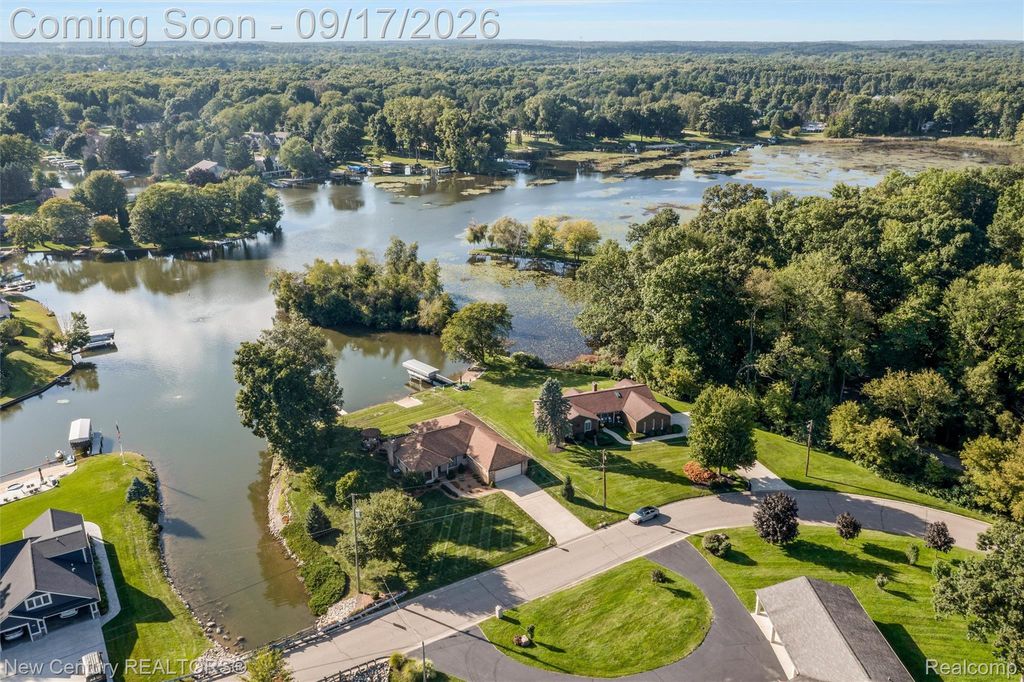 4071 Chevron Drive, Highland charter township