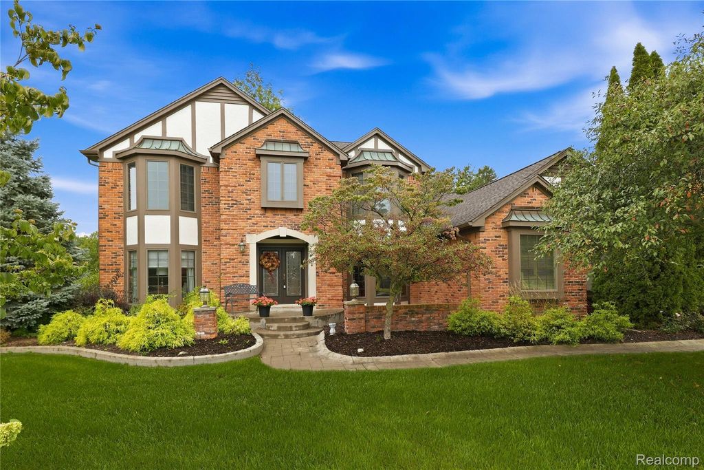 4735 Bentley Drive, Troy