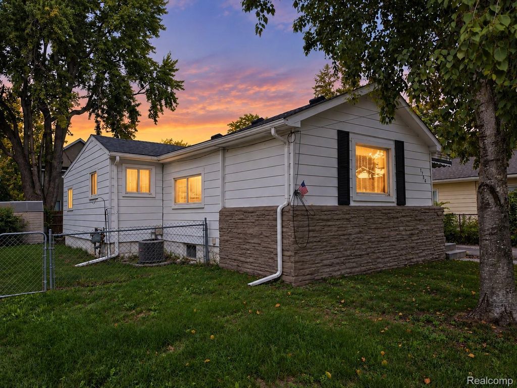 1754 Beechmont Street, Keego Harbor city