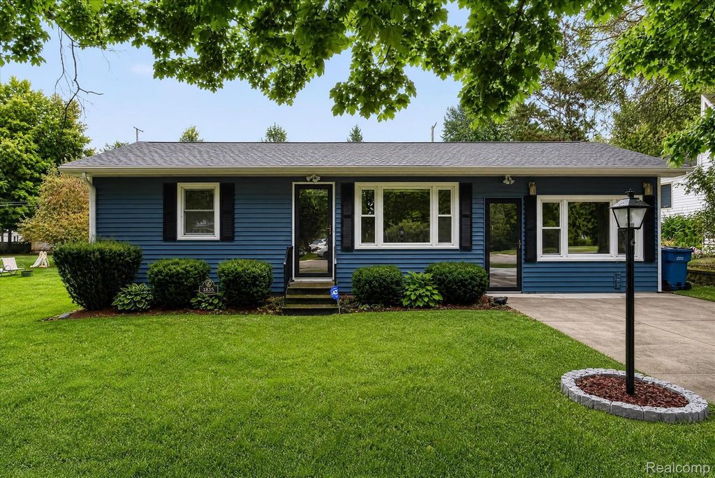 6035 Lincoln Street, Mayville