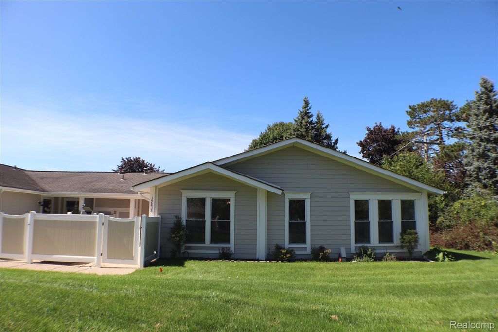 39838 Village Wood Circle, Novi
