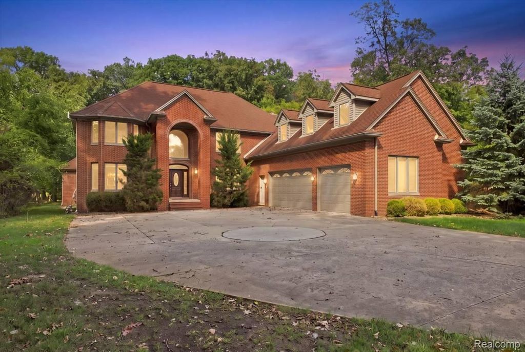 8610 Ferry Road, Grosse Ile