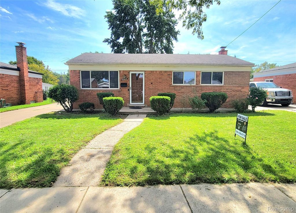 11348 Jonas Avenue, Warren