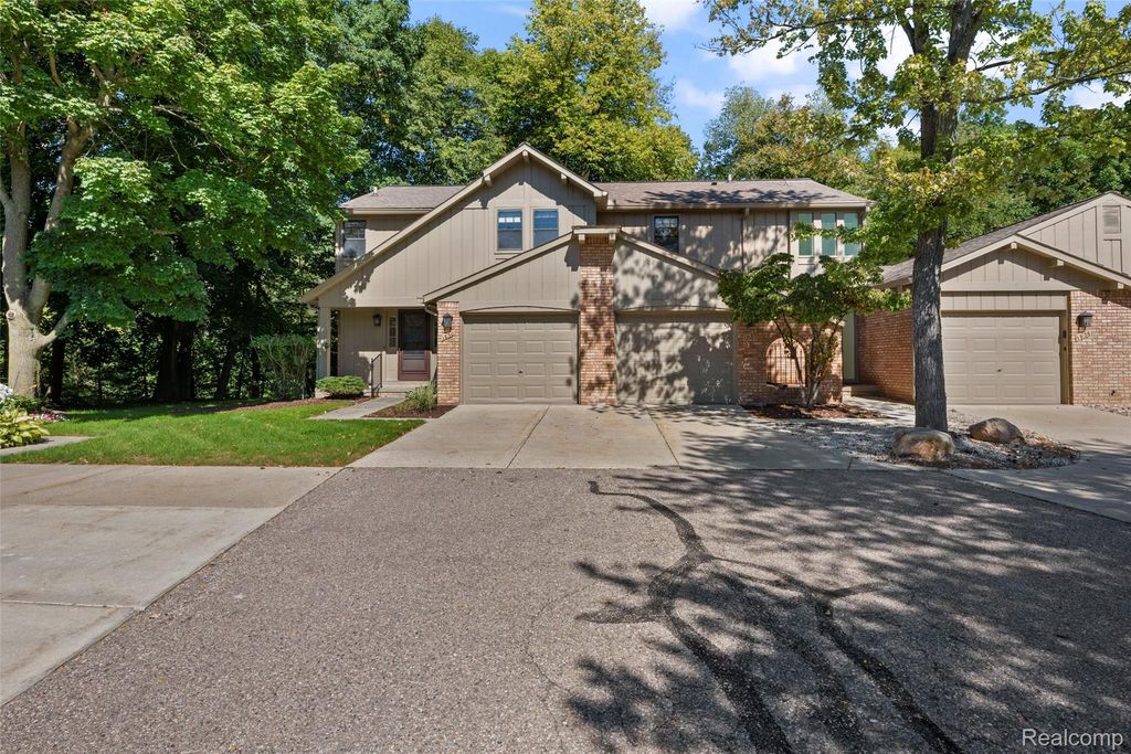 1830 Streamedge Court, Rochester Hills