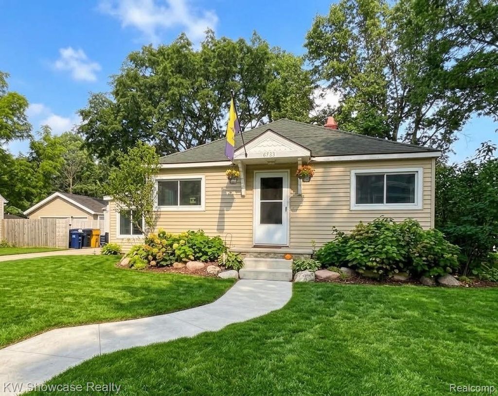6735 Cooley Lake Road, West Bloomfield