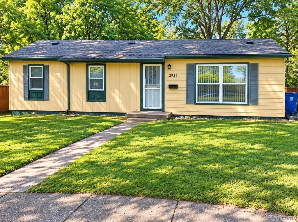 2921 E Pierson Road, Flint