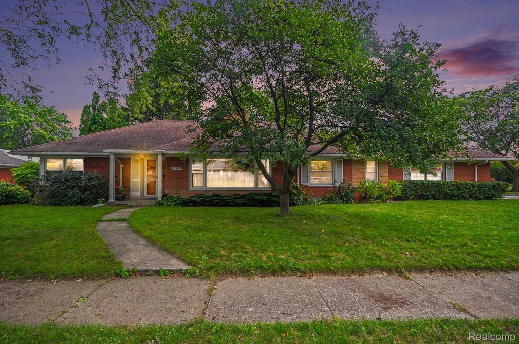 19925 E William Court, Grosse Pointe Woods