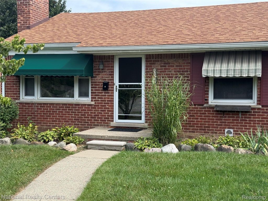 9920 Farmington Road, Livonia
