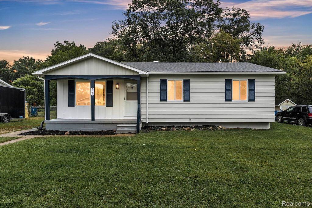 506 Ash Street, Holly village