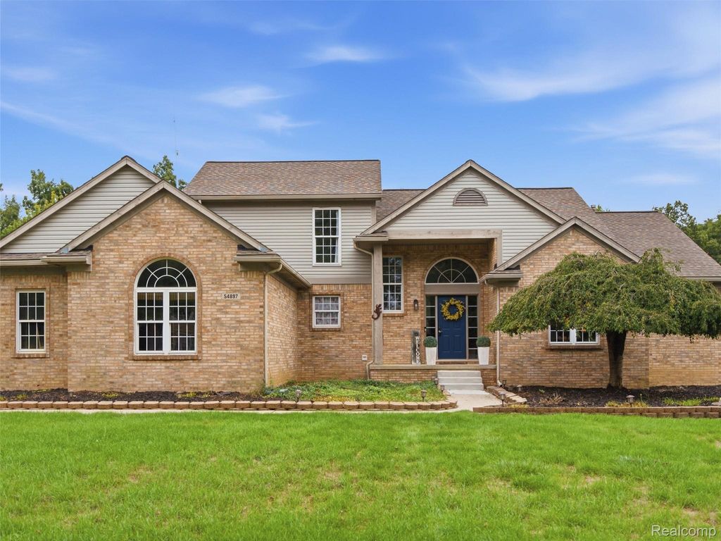 54897 Walnut Drive, New Hudson