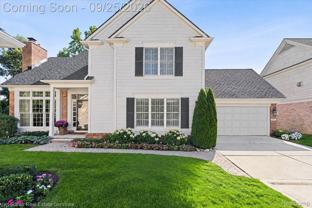 936 Lochmoor Place, Grosse Pointe Woods