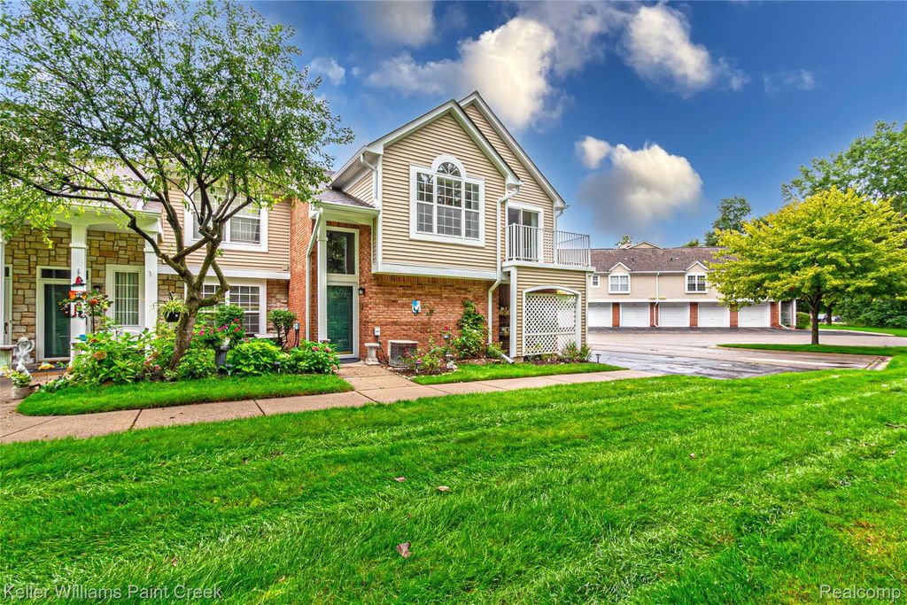 6444 Troon S 229, Shelby Twp