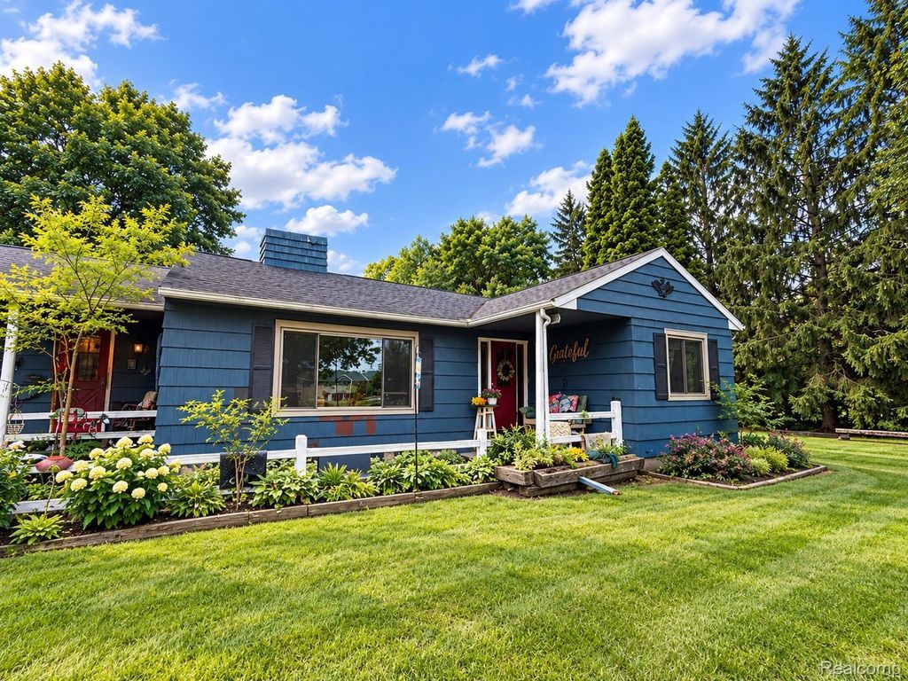 717 E Parkdale Avenue, Manistee