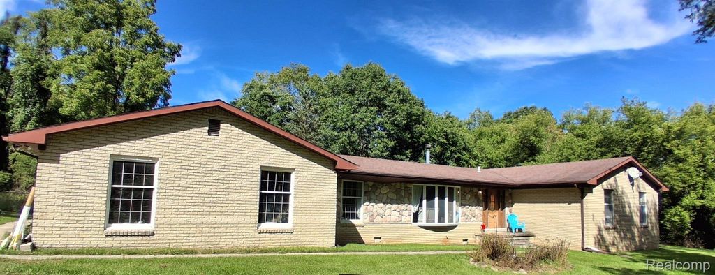 2761 Hiding Place, Milford charter township
