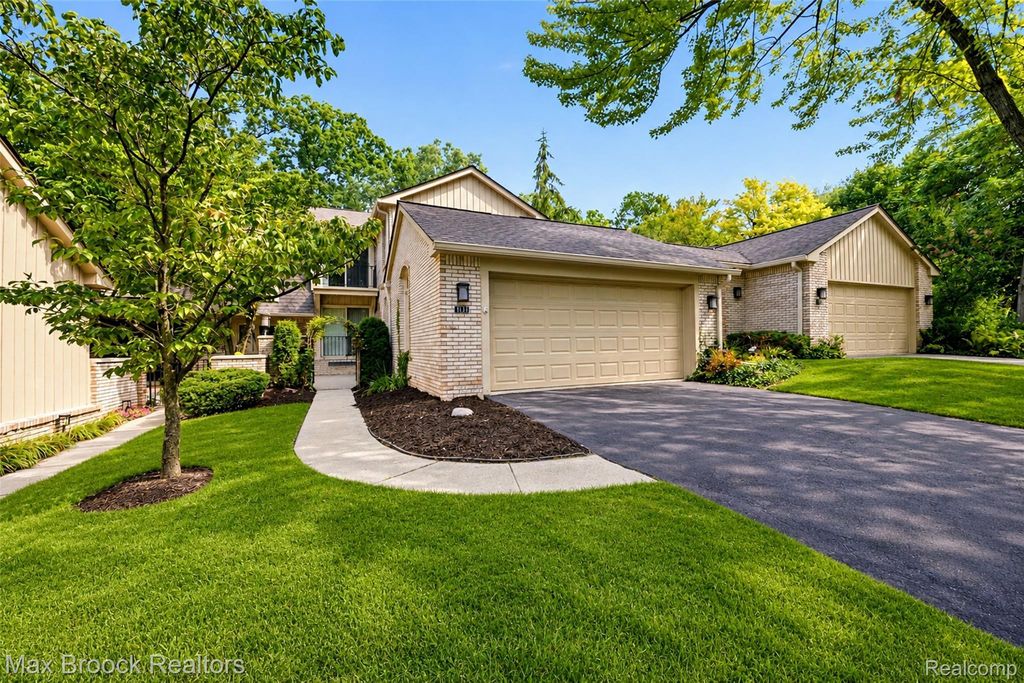 1131 Hillpointe Circle, Bloomfield Hills