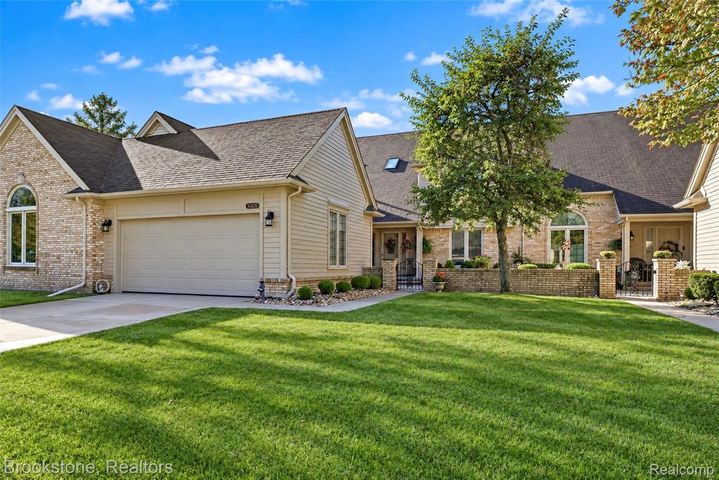 16820 Crystal Drive 17, Macomb