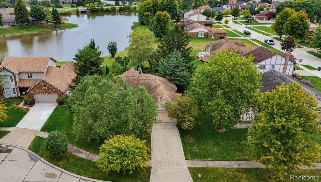 40820 Brightside Court, Sterling Heights
