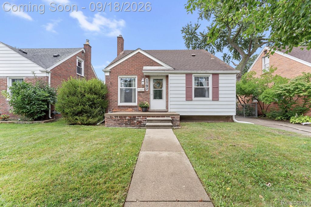 1790 Riverbank Street, Lincoln Park