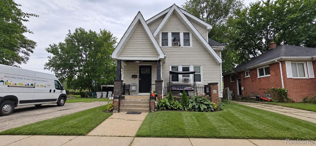 556 E Muir Avenue, Hazel Park
