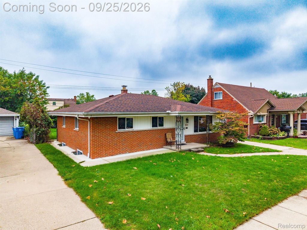 20811 Crestmont Lane, Dearborn Heights