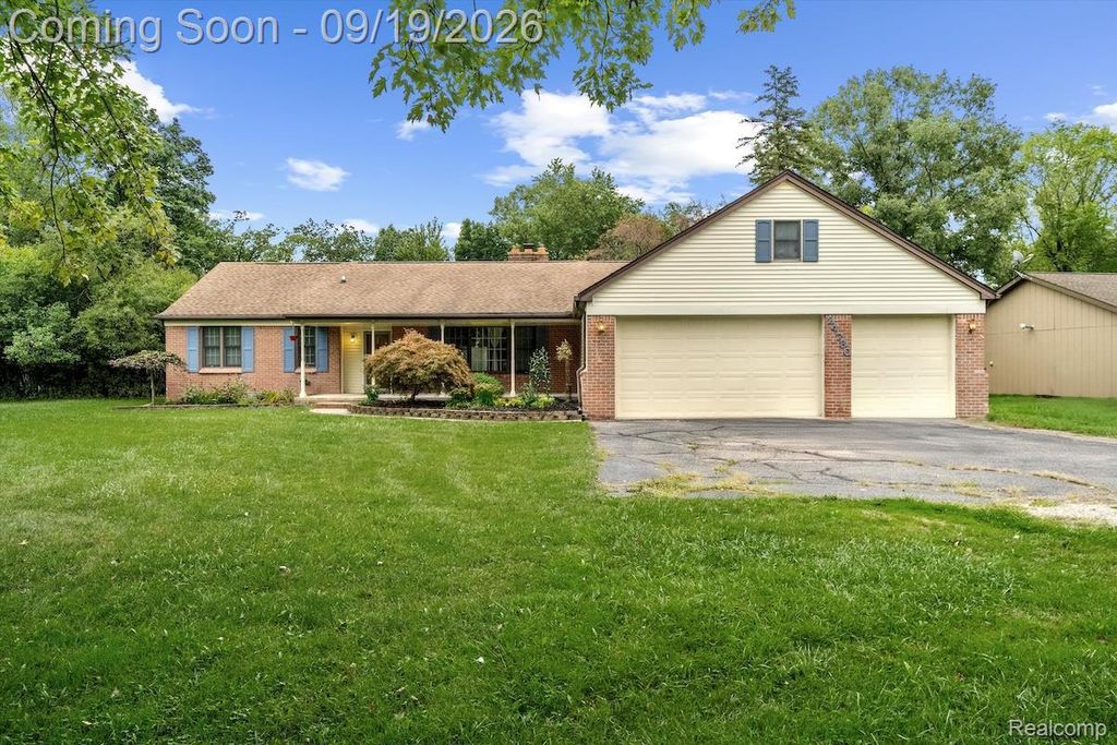 24780 Springbrook Drive, Farmington Hills
