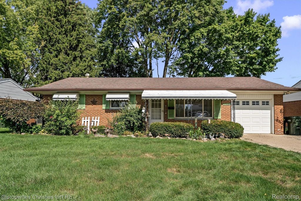 11283 Plumridge Boulevard, Sterling Heights