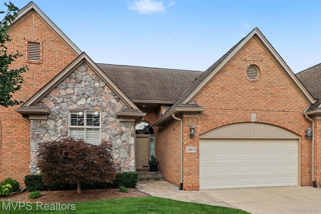 51879 Shoreview Drive, Shelby Twp