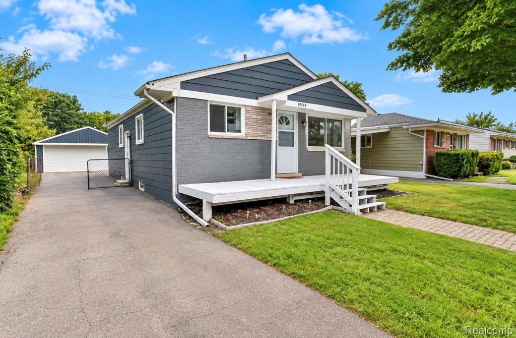 19749 Broadacres Street, Clinton charter township