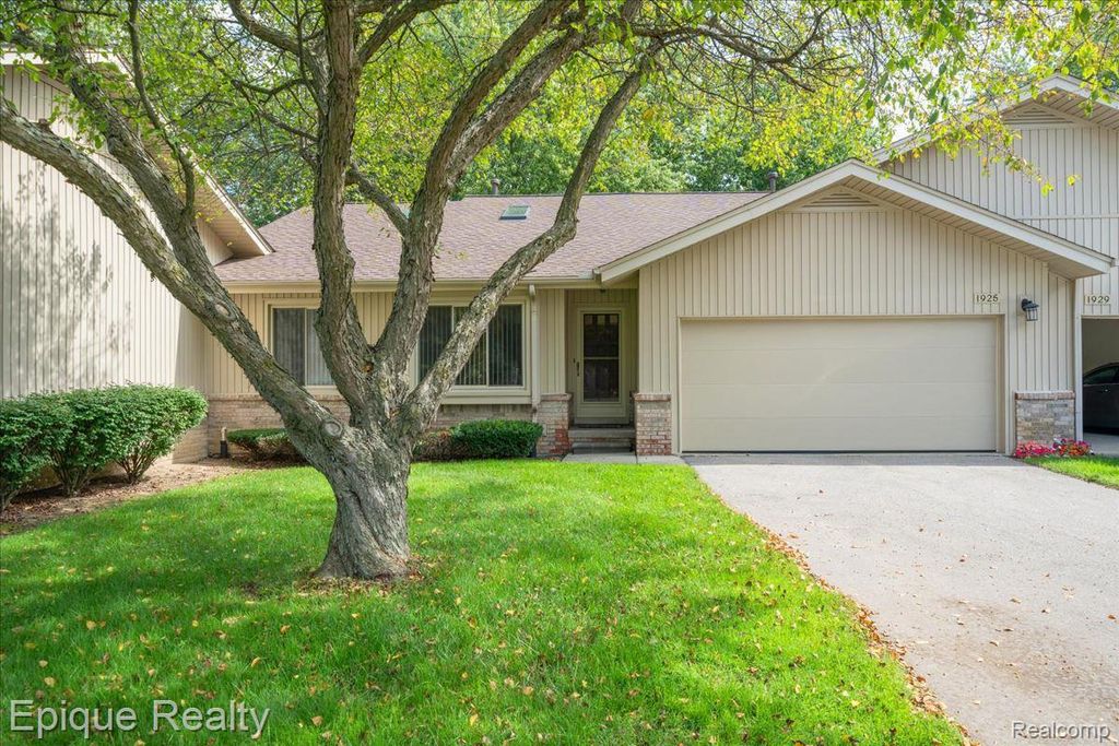 1925 Country Lane, Lake Orion