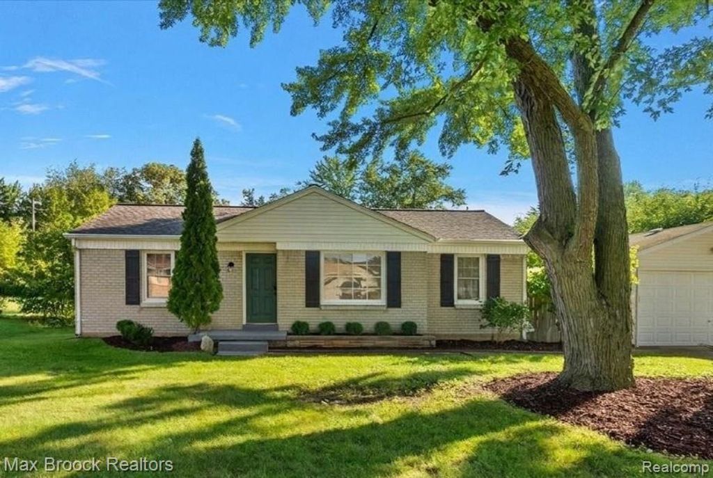 2600 Candlewick Drive, Lake Orion