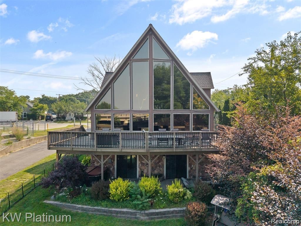 1907 Riverside Drive, Port Huron