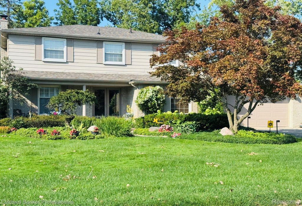 31925 Olde Franklin Drive, Farmington Hills