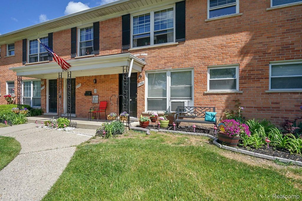 2906 W 13 Mile Road 3, Royal Oak