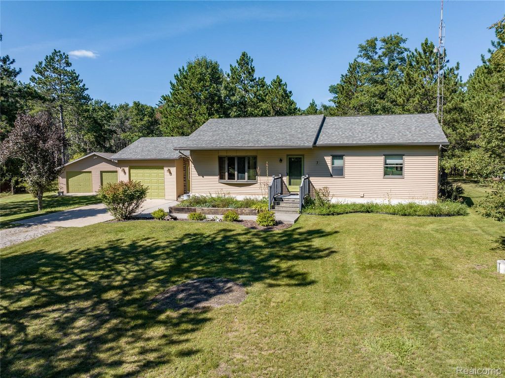 1178 E Hughes Lake Road, Rose City