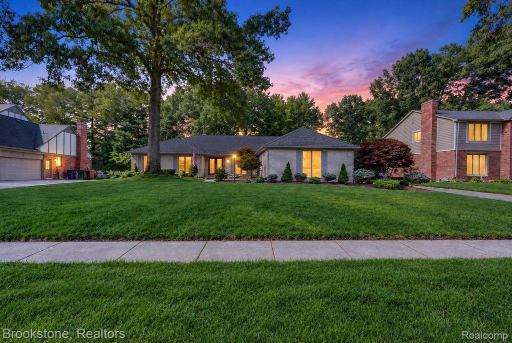 11921 Raintree Court, Shelby Twp